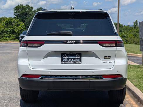 Used 2024 Jeep Grand Cherokee Limited w/ Luxury Tech Group II RWD image 8
