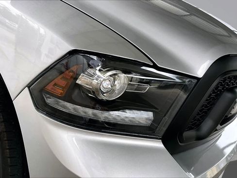 Used 2014 RAM 1500 Express RWD image 27