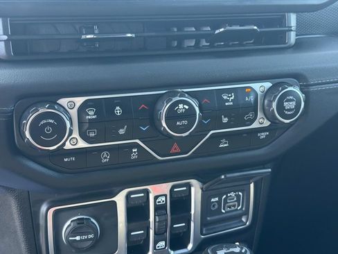 Used 2024 Jeep Wrangler Unlimited Rubicon w/ Technology Group AWD/4WD image 5
