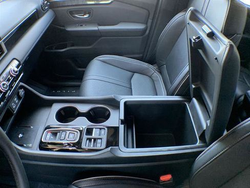 Used 2025 Honda Pilot Elite image 21