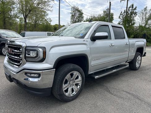 Used 2018 GMC Sierra 1500 SLT image 2