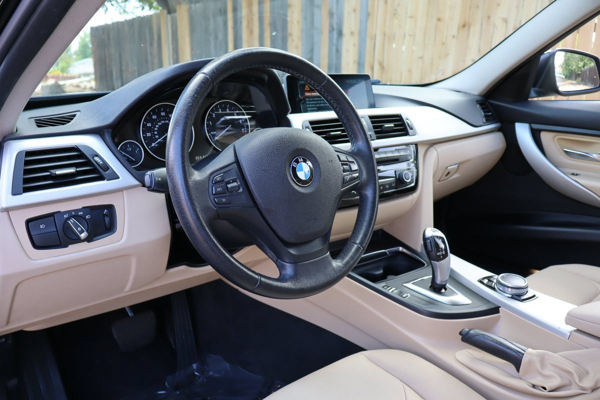 Used 2017 BMW 320i xDrive Sedan AWD/4WD image 15
