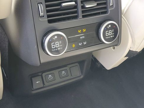 Used 2025 Land Rover Discovery Dynamic SE AWD/4WD image 32