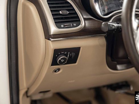 Used 2014 Jeep Grand Cherokee Overland image 30