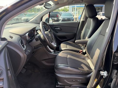 Used 2019 Chevrolet Trax LT w/ LT Convenience Package AWD/4WD image 14