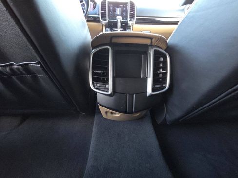 Used 2016 Porsche Cayenne AWD/4WD image 18