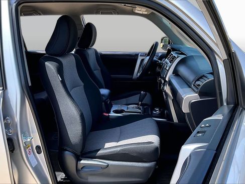 Used 2019 Toyota 4Runner SR5 AWD/4WD image 9