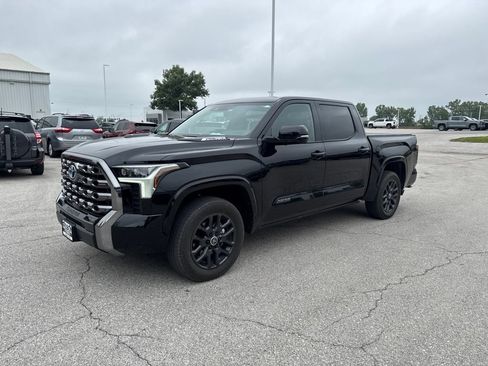 Used 2024 Toyota Tundra Platinum AWD/4WD image 2