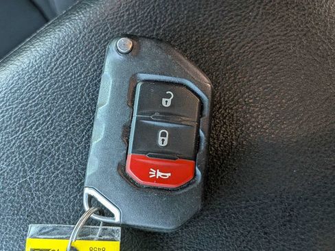 Used 2020 Jeep Wrangler Sport AWD/4WD image 27