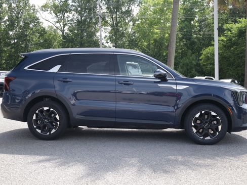Used 2024 Kia Sorento S w/ Panoramic Sunroof Package FWD image 6