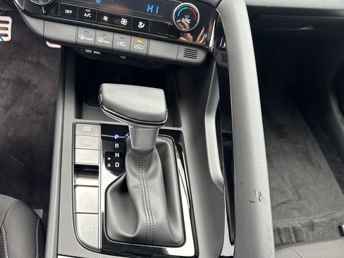 New 2025 Hyundai Elantra SEL image 19