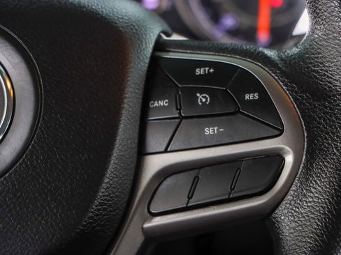 Used 2019 Jeep Cherokee Latitude w/ Popular Appearance Group image 14