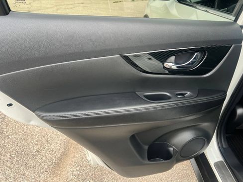 Used 2017 Nissan Rogue SL w/ SL Premium Package AWD/4WD image 11