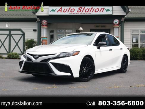 Used 2021 Toyota Camry SE w/ Convenience Package FWD image 1