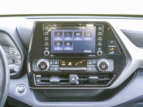 Used 2020 Toyota Highlander L AWD/4WD image 12