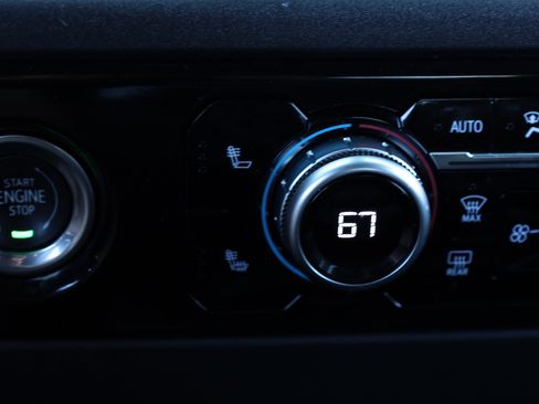 Used 2024 GMC Sierra 1500 SLT image 18