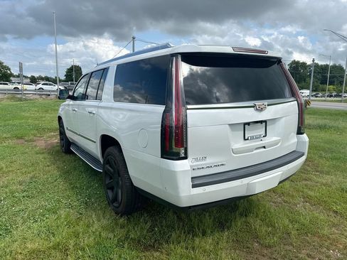 Used 2020 Cadillac Escalade ESV Premium Luxury AWD/4WD image 4