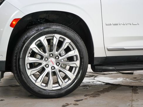 Used 2024 GMC Yukon Denali w/ Advanced Technology Package AWD/4WD image 33