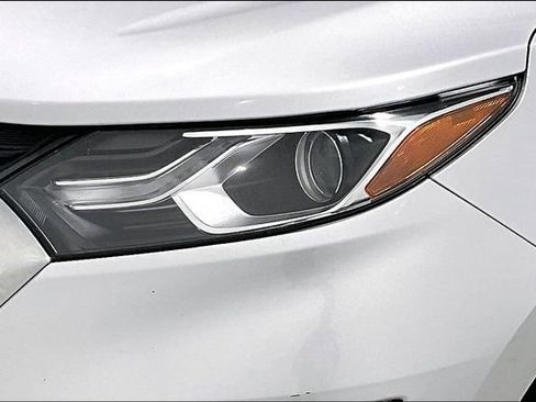 Used 2018 Chevrolet Equinox LS image 33