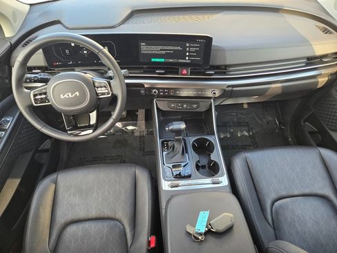 Used 2025 Kia Carnival SX w/ SX Dark Edition Package FWD image 21