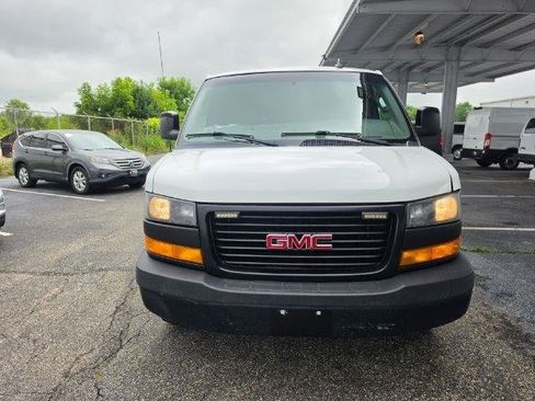 Used 2018 GMC Savana 2500 RWD image 2