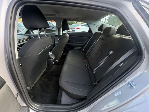 Used 2025 Hyundai Elantra SEL image 27