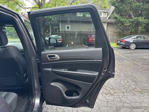 Used 2015 Jeep Grand Cherokee Laredo w/ Quick Order Package 23E AWD/4WD image 14