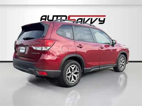 Used 2022 Subaru Forester Premium image 7