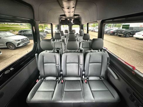 Used 2023 Mercedes-Benz Sprinter 2500 image 28