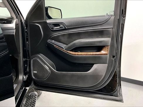 Used 2018 Chevrolet Tahoe LT w/ Luxury Package AWD/4WD image 23