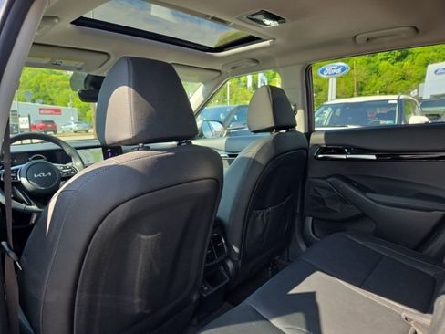 Used 2024 Kia Seltos EX AWD/4WD image 19