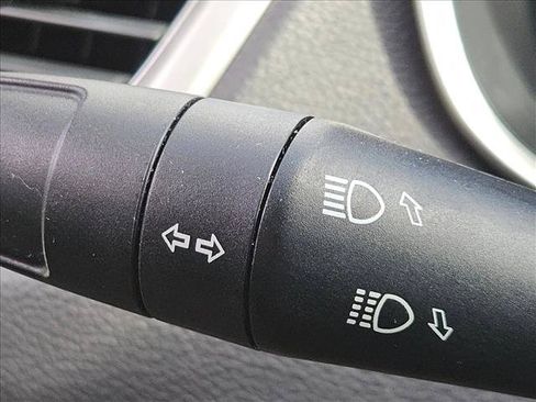 Used 2018 Jeep Compass Latitude FWD image 9