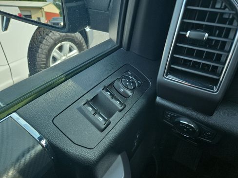 Used 2019 Ford F150 XLT w/ Equipment Group 302A Luxury AWD/4WD image 10