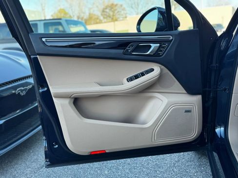 Used 2022 Porsche Macan Sport Edition w/ Premium Package Plus image 18