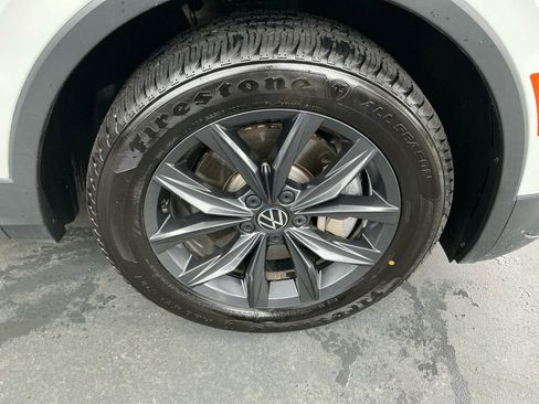 Used 2022 Volkswagen Tiguan SE image 29