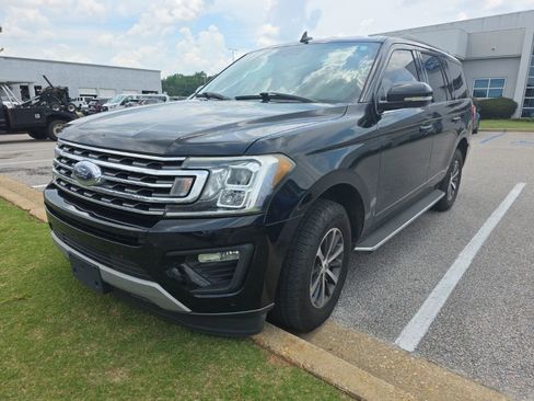 Used 2019 Ford Expedition XLT w/ Equipment Group 202A RWD image 2