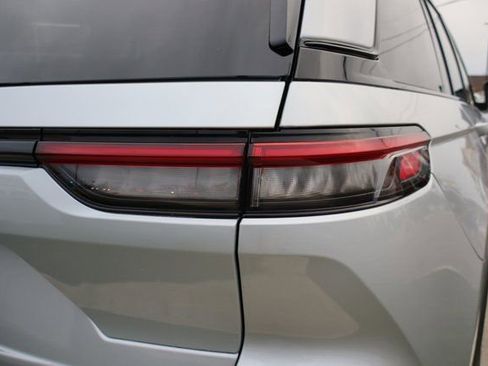 New 2025 Jeep Grand Cherokee Altitude image 29