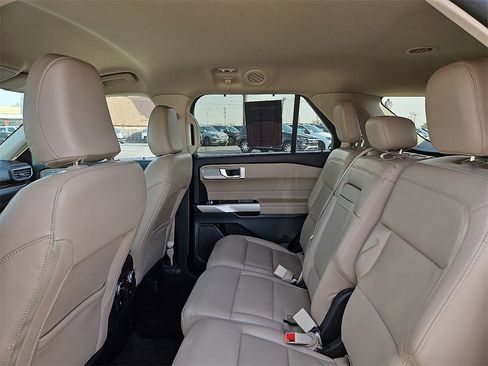 Used 2024 Ford Explorer Limited image 18