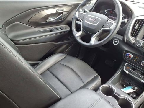 Used 2022 GMC Terrain SLT w/ LPO, 'HIT The Road' Package FWD image 9