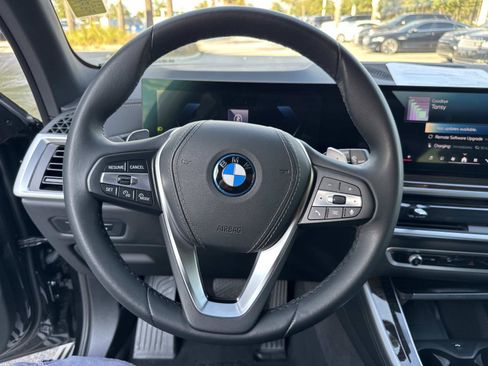 Used 2025 BMW X5 xDrive50e w/ Parking Assistance Package image 25