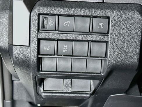 Used 2025 Toyota 4Runner SR5 AWD/4WD image 17