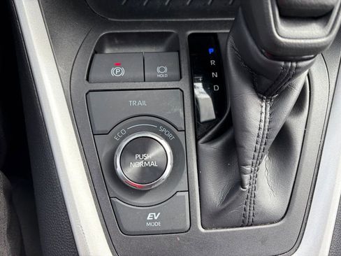 Certified 2025 Toyota RAV4 LE image 28