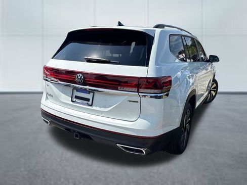 Used 2025 Volkswagen Atlas SE AWD/4WD image 4