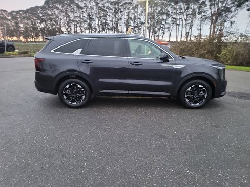 New 2026 Kia Sorento S image 6