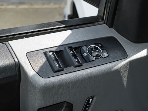 Used 2019 Ford F350 XL w/ Power Equipment Group image 40