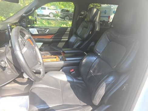 Used 2020 Lincoln Navigator L Reserve w/ Luxury Package AWD/4WD image 2