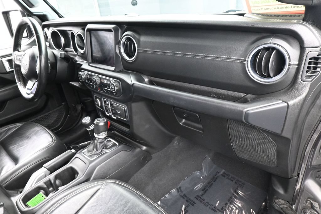 Used 2018 Jeep Wrangler Unlimited Sahara AWD/4WD image 43