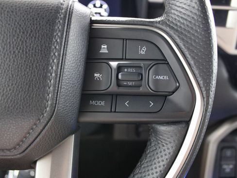 Used 2025 Toyota Tundra Limited AWD/4WD image 39