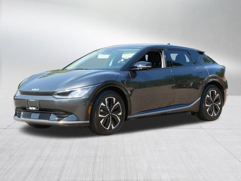Used 2024 Kia EV6 Wind w/ Wind Technology Package AWD/4WD image 3