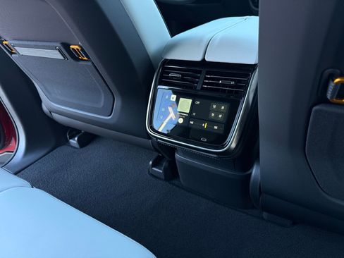 Used 2025 Rivian R1S Adventure image 22